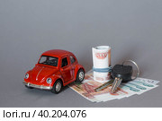 Автокредит. Покупка и аренда автомобиля. Красная машина, деньги и ключи от машины на сером фоне. Концепция покупки и страхования транспортного средства. Стоковое фото, фотограф Photojuli / Фотобанк Лори