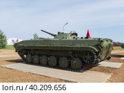 Волгоградская область, Средняя Ахтуба, Россия. Боевая машина пехоты БМП-1, военные машины в парке Патриот. (2022 год). Редакционное фото, фотограф Андрей Цыганков / Фотобанк Лори