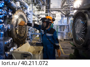 На производстве. Запсибнефтехим. Сибур. Тобольск (2016 год). Редакционное фото, фотограф Сергей Буторин / Фотобанк Лори