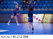 Карина Сабирова (25) на разминке перед матчем по гандболу в матче группы А Суперлиги «Олимпбет» 2022/23 между женскими командами ЦСКА (Москва. Россия) и «Астраханочка» (Астрахань. Россия). Стадион «Динамо» (2023 год). Редакционное фото, фотограф Pukhov K / Фотобанк Лори