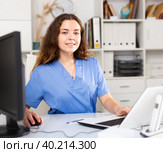 Woman therapist working with case histories at her workplace. Стоковое фото, фотограф Яков Филимонов / Фотобанк Лори
