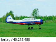Pilotage airplane Yak-52 take off (2008 год). Редакционное фото, фотограф Сергей Буторин / Фотобанк Лори