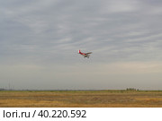 Волгоградская область, Средняя Ахтуба, Россия. Пейзаж, лёгкий сельскохозяйственный самолёт СП-30, полёт под облаками. Стоковое фото, фотограф Андрей Цыганков / Фотобанк Лори