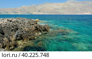 Video of the rocky shore of Crete Island with turquoise clear Mediterranean sea water. Greece (2023 год). Стоковое видео, видеограф Сергей Пристяжнюк (Serg Zastavkin) / Фотобанк Лори