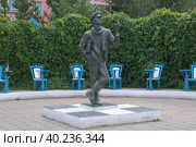 Памятник Остапу Бендеру в Элисте, Республика Калмыкия (2018 год). Редакционное фото, фотограф Михаил Марковский / Фотобанк Лори