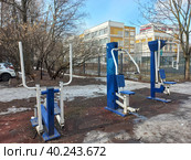 Спортивная площадка во дворе жилых домов на 16-ой Парковой улице. Район Северное Измайлово. Город Москва (2023 год). Стоковое фото, фотограф lana1501 / Фотобанк Лори