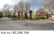 Скульптуры  в парке культуры и отдыха Донаупарк (Donaupark). Район Донауштадт. Город Вена. Австрия (2023 год). Редакционное фото, фотограф lana1501 / Фотобанк Лори