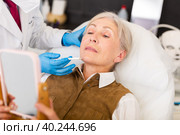 Cosmetologist doing botulotoxin injections for senior woman. Стоковое фото, фотограф Яков Филимонов / Фотобанк Лори