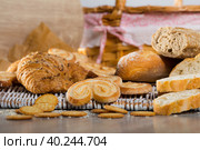 Baked goods on wicker mat. Стоковое фото, фотограф Яков Филимонов / Фотобанк Лори