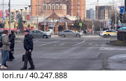 Cars leave Zelenodolskaya Street at the intersection with Volgogradsky Prospekt. Moscow. Kuzminki district. 28.03.2023. Редакционное видео, видеограф Ярославский Максим / Фотобанк Лори