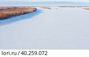 Западная Сибирь: река Обь зимой. Вид с воздуха. Western Siberia: the Ob River in winter. Aerial view. Стоковое видео, видеограф Евгений Романов / Фотобанк Лори