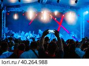 People at concert shooting video or photo. Стоковое фото, фотограф Евгений Ткачёв / Фотобанк Лори