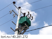 High voltage power line details mounted on a concrete pole. Стоковое фото, фотограф EugeneSergeev / Фотобанк Лори
