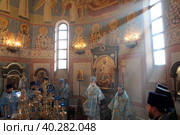 Епископ Балашихинский Николай, митрополит Крутицкий и Коломенский Павел и митрополит Иосиф (Масленников) на Благовещение в Троицком храме Реутова (2023 год). Редакционное фото, фотограф Дмитрий Неумоин / Фотобанк Лори