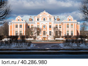 Старинное здание Кикиных палат (особняк одного из сподвижников Петра I  - адмирала Александра Кикина) мартовским днем. Санкт-Петербург (2023 год). Стоковое фото, фотограф Виктор Карасев / Фотобанк Лори