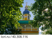 View of the Petrovsky Tower of the Holy Dormition Pskov-Pechersk Monastery on a sunny summer day, Pechora, Pskov region, Russia. Стоковое фото, фотограф Ula Ulachka / Фотобанк Лори