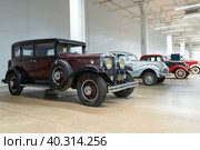 Автомобиль Bentley 8 Litre (Bentley 8L) в экспозиции музея ретроавтомобилей торгово-развлекательного комплекса "Лето". Санкт-Петербург (2023 год). Редакционное фото, фотограф Виктор Карасев / Фотобанк Лори