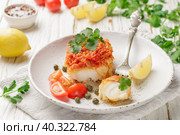 Белая рыба (треска, минтай, нототения, хек) под маринадом из овощей (лук, морковь, помидоры и петрушка) Стоковое фото, фотограф Виктория Панченко / Фотобанк Лори