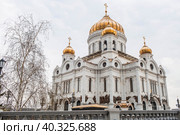 The Russian Orthodox Cathedral is the Cathedral of Christ the Savior in Moscow on a spring day. Russian Federation, Moscow. (2023 год). Редакционное фото, фотограф Photojuli / Фотобанк Лори