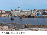 Южная гавань и историческая часть города Выборга с Часовой башней. Вид со Смоляного мыса (2023 год). Редакционное фото, фотограф Румянцева Наталия / Фотобанк Лори