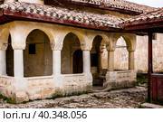 Medieval house in the famous ancient city-fortress of Chufut-Kale ("Jewish Fortress" in Turkish) built in 5th - 6th century in the Crimean Mountains (2019 год). Стоковое фото, фотограф Сергей Фролов / Фотобанк Лори