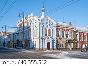 Старинная домовая церковь Николая Чудотворца в городском пейзаже январским днем. Рыбинск (2023 год). Редакционное фото, фотограф Виктор Карасев / Фотобанк Лори