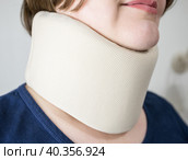 The Woman with orthopedic cervical collar brace. Стоковое фото, фотограф Володина Ольга / Фотобанк Лори