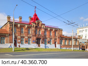The building of the former Zemsky craft school in Vladimir. Russia (2017 год). Редакционное фото, фотограф Belikart / Фотобанк Лори