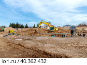 Excavator dig the trenches at a construction site. Trench for laying external sewer pipes. Sewage drainage system for a multi-story building. Digging the pit foundation. Стоковое фото, фотограф Дмитрий Головач / Фотобанк Лори