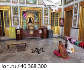 Джайнистский храм Shri Digamber Jain Temple (Варанаси, Индия) (2023 год). Редакционное фото, фотограф Максим Гулячик / Фотобанк Лори