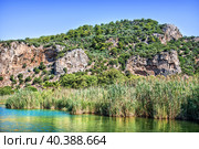 Ликийские гробницы в скалах, река Дальян, Средиземное море, Мармарис, Турция. Стоковое фото, фотограф Baturina Yuliya / Фотобанк Лори
