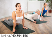 Group of woman making yoga meditation in chandrasana pose. Стоковое фото, фотограф Яков Филимонов / Фотобанк Лори