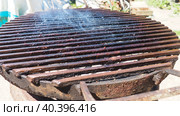 Grill - a portable installation for cooking on coals, in the heat. Direct method of cooking meat. The remaining fat burns and forms acrid carcinogenic smoke with aromatic hydrocarbons. Smoking grill. Стоковое фото, фотограф Юлия Петровская / Фотобанк Лори