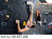 Female fitness climber training at bouldering gym. Стоковое фото, фотограф Яков Филимонов / Фотобанк Лори