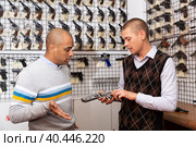 Two men choosing sporting and hunting revolvers in gunsmith shop. Стоковое фото, фотограф Яков Филимонов / Фотобанк Лори