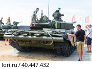 Волгоградская область, Средняя Ахтуба, Россия. Основной боевой танк Т-72Б3М, современная модернизация, выставка военной техники. (2021 год). Редакционное фото, фотограф Андрей Цыганков / Фотобанк Лори