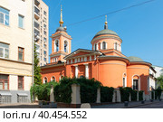 Церковь Афанасия и Кирилла, патриархов Александрийских, на Сивцевом Вражке. Филипповский переулок на Арбате в Москве (2022 год). Стоковое фото, фотограф Pukhov K / Фотобанк Лори
