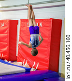 A young guy performs a jump somersault, in training. Стоковое фото, фотограф Юрий Поздников / Фотобанк Лори