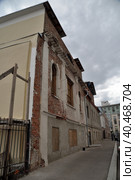 Moscow, Russia, May 14, 2023: House of singer Fyodor Chaliapin in 3rd Zachatievsky lane in city center, where he lived from 1904 to 1907, under reconstruction. Редакционное фото, фотограф Алексей Антипов / Фотобанк Лори
