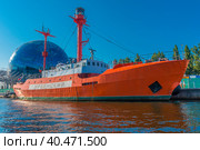 The floating ship "Irbensky" at dawn on the embankment of the historical fleet of the Museum of the World Ocean, Kaliningrad, Russia. Translation: "Irbensky". (2020 год). Редакционное фото, фотограф Анна Кривицкая / Фотобанк Лори