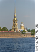 Russia, St. Petersburg, 01,06,2011 View of the Peter and Paul Fortress across the Neva River. Стоковое фото, фотограф Анна Кривицкая / Фотобанк Лори