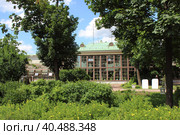 Первый оранжерейный корпус в музее-заповеднике "Царицыно", южный фасад. Москва (2022 год). Редакционное фото, фотограф Елена Орлова / Фотобанк Лори