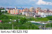 Городское движение на улице Академика Крылова, город Чебоксары, (2023 год). Стоковое видео, видеограф Евгений Горбунов / Фотобанк Лори