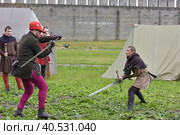 Festival of medieval reconstruction "Russian fortress", Fencing on swords in medieval costumes (2015 год). Редакционное фото, фотограф Анна Кривицкая / Фотобанк Лори