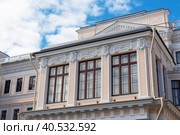Окна зимнего сада над парадным подъездом Аничкового дворца. Санкт-Петербург (2023 год). Стоковое фото, фотограф Александр Щепин / Фотобанк Лори