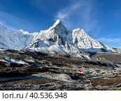 Вид на Ама-Даблам и н.п. Chukhung. Стоковое фото, фотограф Андрей Перевозников / Фотобанк Лори