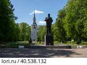 Осташков, Тверская область. Памятник В. И. Ленину (2023 год). Редакционное фото, фотограф Литвяк Игорь / Фотобанк Лори