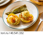 Twice baked potatoes stuffed with meat, jam, cheese and egg. Стоковое фото, фотограф Яков Филимонов / Фотобанк Лори