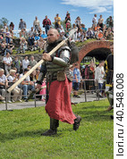 Knights in military uniforms at the Festival of the historical reconstruction of the Middle Ages "Vyborg Castle" (2014 год). Редакционное фото, фотограф Анна Кривицкая / Фотобанк Лори