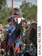 A knight with a spear on a horse at the Russian Fortress festival of historical reconstruction (2014 год). Редакционное фото, фотограф Анна Кривицкая / Фотобанк Лори